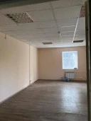Здание, 2-этажное, общ.пл. 524,2 кв. м., неотделимые улучшения: охранная система, пожарная сигнализация, система видеонаблюдения, право аренды на земельный участок 1133 кв. м: Республика Коми, г. Печора, ул. Свободы, д. 3, 2-этажное здание